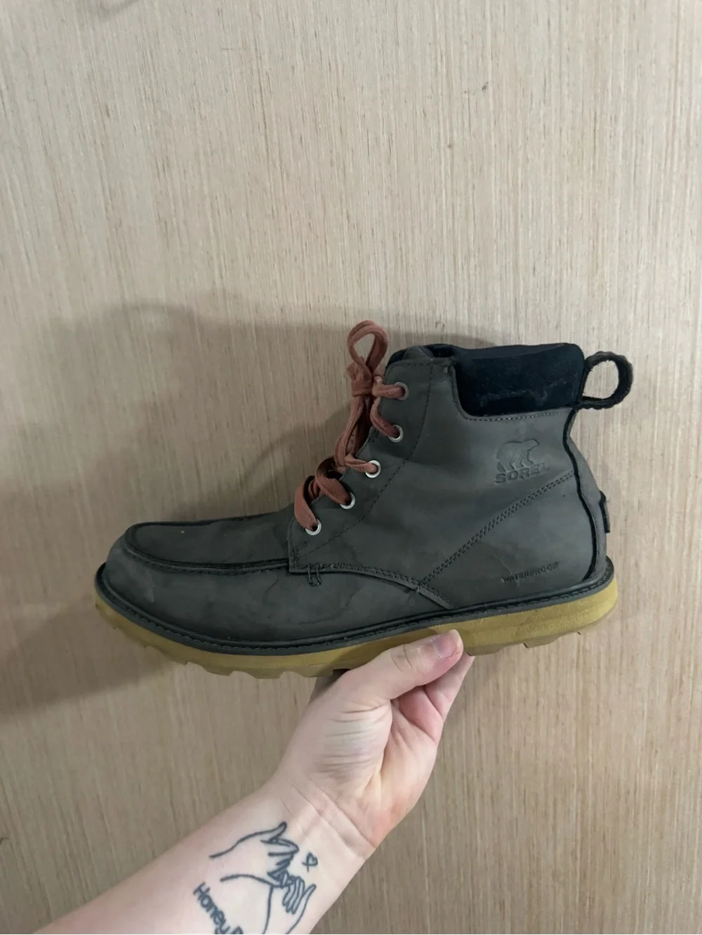 Sorel Men's Dark Grey Waterproof Chukka Boots with Brown Laces size 10.5